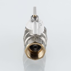 Кран шаровой BASE-ГОСТ со сгоном с белой рукояткой-бабочкой вн.-нар. DN15, PN40, 1/2"